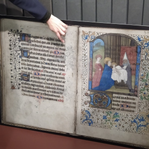 manuscrit écriture gothique enluminures